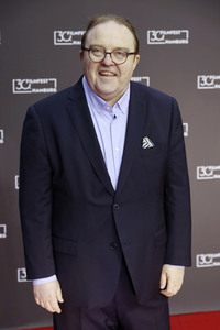 Festivaleröffnung und Filmpremiere 'Wir sind dann wohl die Angehörigen', Filmfest Hamburg 2022