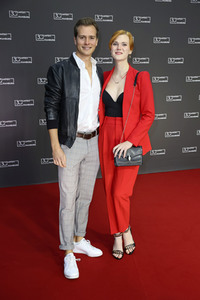 Festivaleröffnung und Filmpremiere 'Wir sind dann wohl die Angehörigen', Filmfest Hamburg 2022
