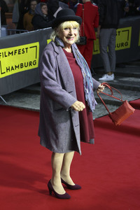Festivaleröffnung und Filmpremiere 'Wir sind dann wohl die Angehörigen', Filmfest Hamburg 2022