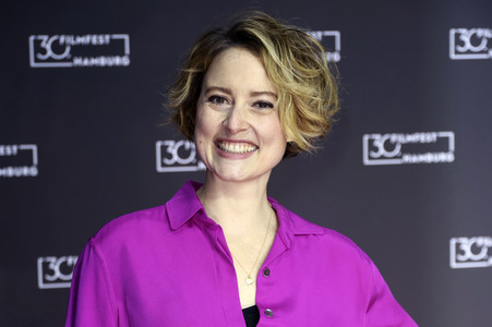 Festivaleröffnung und Filmpremiere 'Wir sind dann wohl die Angehörigen', Filmfest Hamburg 2022
