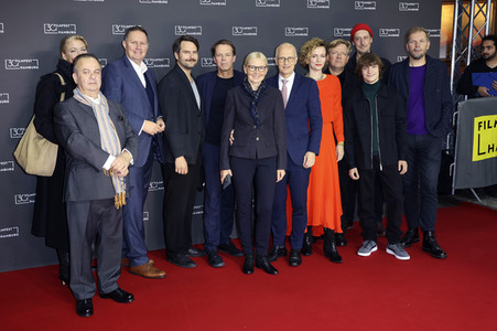 Festivaleröffnung und Filmpremiere 'Wir sind dann wohl die Angehörigen', Filmfest Hamburg 2022