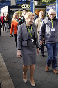 Fototermin mit Franziska Giffey bei der Sonderfahrt auf der S-Bahnlinie S 8 in Berlin