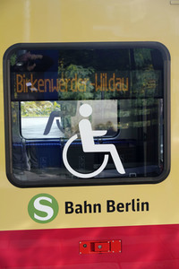 Fototermin mit Franziska Giffey bei der Sonderfahrt auf der S-Bahnlinie S 8 in Berlin