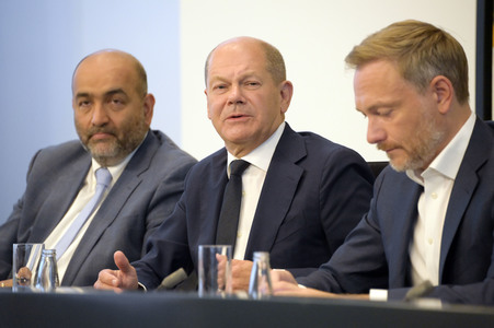 Gemeinsames Statement des Bundeskanzlers und den Parteivorsitzenden der drei Ampel-Parteien in Berlin