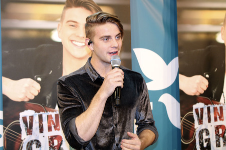 Autogrammstunde mit Vincent Gross in Halle