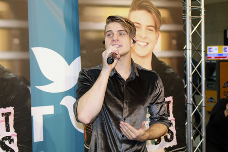 Autogrammstunde mit Vincent Gross in Halle