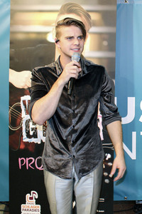 Autogrammstunde mit Vincent Gross in Halle