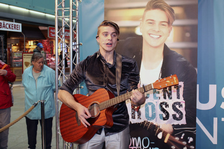 Autogrammstunde mit Vincent Gross in Halle