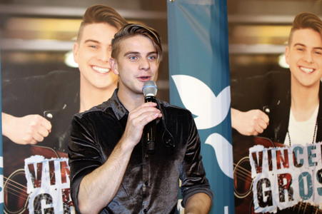 Autogrammstunde mit Vincent Gross in Halle