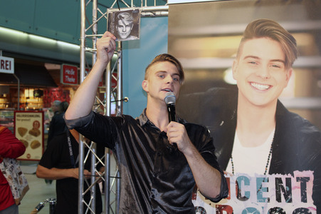 Autogrammstunde mit Vincent Gross in Halle