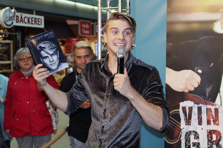 Autogrammstunde mit Vincent Gross in Halle