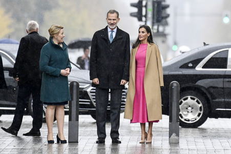 König Felipe VI. und Königin Letizia von Spanien am Brandenburger Tor in Berlin