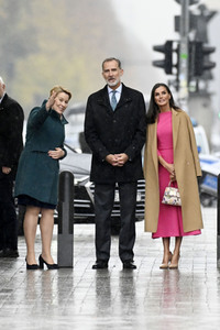 König Felipe VI. und Königin Letizia von Spanien am Brandenburger Tor in Berlin