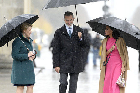 König Felipe VI. und Königin Letizia von Spanien am Brandenburger Tor in Berlin