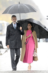 König Felipe VI. und Königin Letizia von Spanien am Brandenburger Tor in Berlin