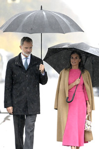 König Felipe VI. und Königin Letizia von Spanien am Brandenburger Tor in Berlin