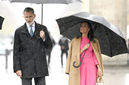 König Felipe VI. und Königin Letizia von Spanien am Brandenburger Tor in Berlin