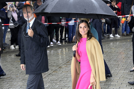 König Felipe VI. und Königin Letizia von Spanien am Brandenburger Tor in Berlin