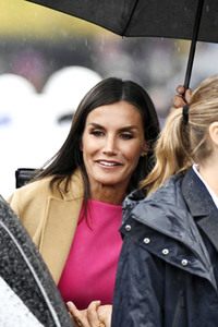 König Felipe VI. und Königin Letizia von Spanien am Brandenburger Tor in Berlin