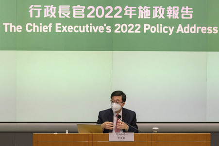 Pressekonferenz mit John Lee Ka-chiu in Hongkong