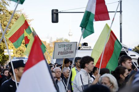 Großdemonstration für Solidarität mit den Demonstranten im Iran in Berlin