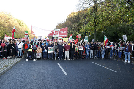 Großdemonstration für Solidarität mit den Demonstranten im Iran in Berlin
