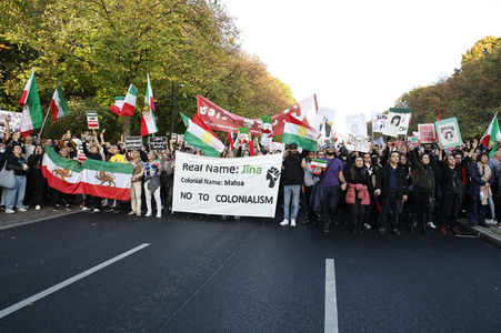 Großdemonstration für Solidarität mit den Demonstranten im Iran in Berlin