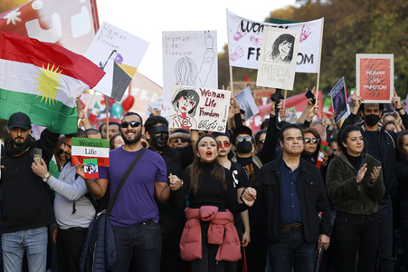 Großdemonstration für Solidarität mit den Demonstranten im Iran in Berlin
