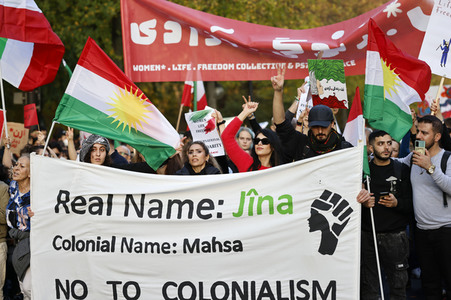 Großdemonstration für Solidarität mit den Demonstranten im Iran in Berlin