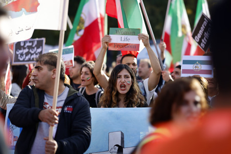 Großdemonstration für Solidarität mit den Demonstranten im Iran in Berlin