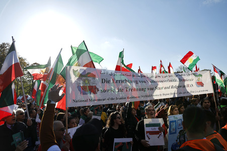 Großdemonstration für Solidarität mit den Demonstranten im Iran in Berlin