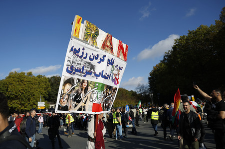 Großdemonstration für Solidarität mit den Demonstranten im Iran in Berlin