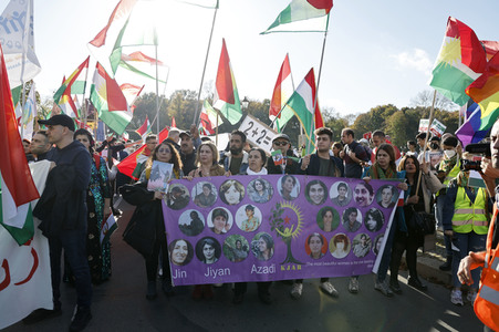 Großdemonstration für Solidarität mit den Demonstranten im Iran in Berlin