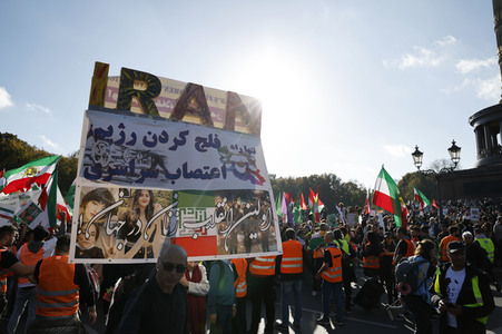 Großdemonstration für Solidarität mit den Demonstranten im Iran in Berlin