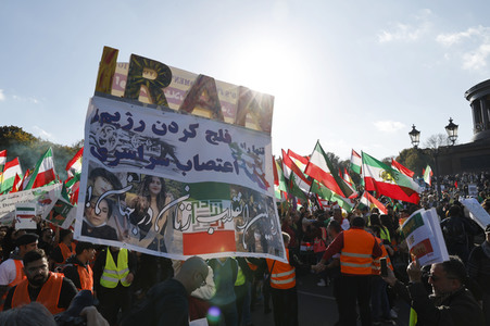Großdemonstration für Solidarität mit den Demonstranten im Iran in Berlin