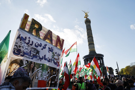 Großdemonstration für Solidarität mit den Demonstranten im Iran in Berlin