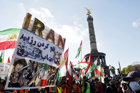 Großdemonstration für Solidarität mit den Demonstranten im Iran in Berlin