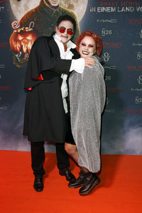 Sam Dylan's 'Sweet House of Horror' Promi-Halloween Party in Köln