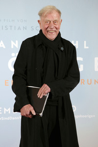 Filmpremiere 'Wir sind dann wohl die Angehörigen' in Berlin