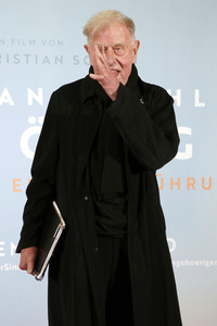 Filmpremiere 'Wir sind dann wohl die Angehörigen' in Berlin