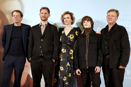 Filmpremiere 'Wir sind dann wohl die Angehörigen' in Berlin