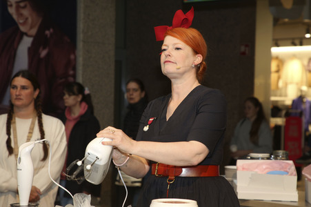 Enie van de Meiklokjes im AEZ Hamburg