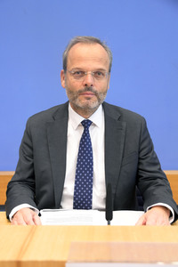 Bundespressekonferenz Antisemitismus stoppen in Berlin