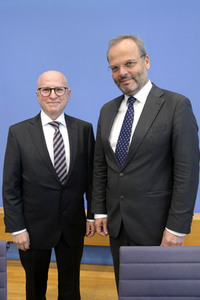 Bundespressekonferenz Antisemitismus stoppen in Berlin