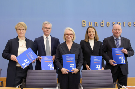 Bundespressekonferenz Vorstellung des Jahresgutachtens 2022/23 in Berlin