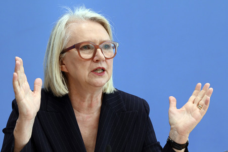 Bundespressekonferenz Vorstellung des Jahresgutachtens 2022/23 in Berlin