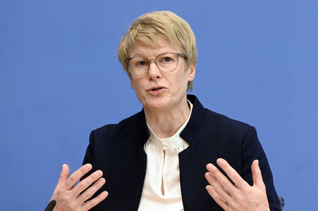 Bundespressekonferenz Vorstellung des Jahresgutachtens 2022/23 in Berlin