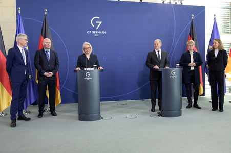 Übergabe des Jahresgutachtens 2022/2023 des Sachverständigenrates zur Begutachtung der gesamtwirtschaftlichen Entwicklung in Berlin