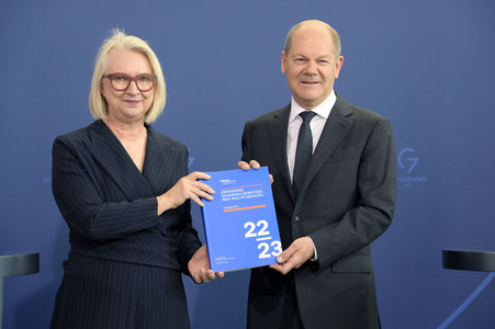 Übergabe des Jahresgutachtens 2022/2023 des Sachverständigenrates zur Begutachtung der gesamtwirtschaftlichen Entwicklung in Berlin