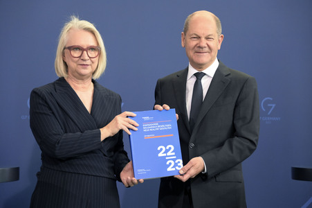 Übergabe des Jahresgutachtens 2022/2023 des Sachverständigenrates zur Begutachtung der gesamtwirtschaftlichen Entwicklung in Berlin